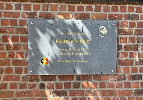 Une plaque commémore le 1er soldat belge tué durant la guerre de Corée