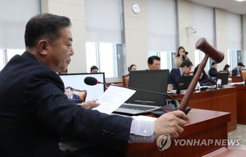 日本の教科書検定是正求める決議案採択　韓国国会教育委