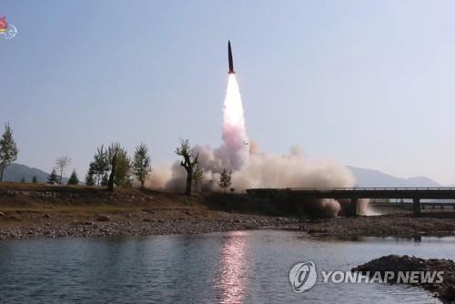 ５月９日に北朝鮮が発射したミサイル＝（朝鮮中央テレビ＝聯合ニュース）《転載・転用禁止》