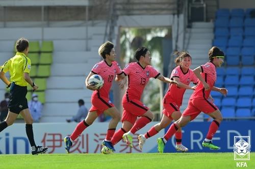 インドのプネで開かれたアジア・カップ１次リーグＣ組最終戦で、韓国は日本と対戦し１―１で引き分けた。後半、同点ゴールを決め喜ぶ韓国の選手（大韓サッカー協会提供）＝（聯合ニュース）≪転載・転用禁止≫