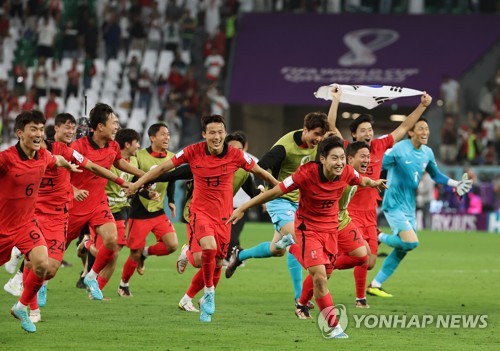 決勝トーナメント進出を喜ぶサッカー韓国代表（資料写真）＝（聯合ニュース）