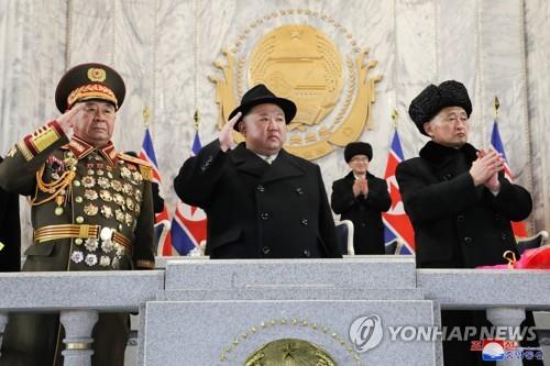 北朝鮮軍事パレードにＩＣＢＭと戦術核部隊　金正恩氏は演説せず