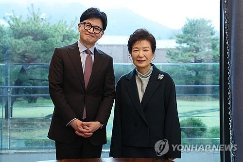 銀貨　99.9% 純銀　シルバー　朴槿恵　銀貨　韓国 １オンスPCGS 大韓民国 1oz朴槿恵前大統領就任記念ミントエラーPF69NGC 地金型銀貨