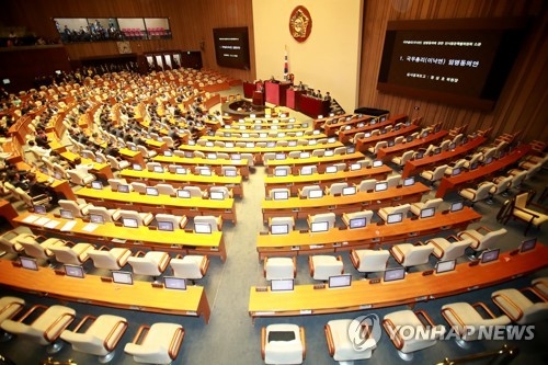 새정부 출범 21일만에 총리 인준…한국당은 투표 불참(종합) - 1