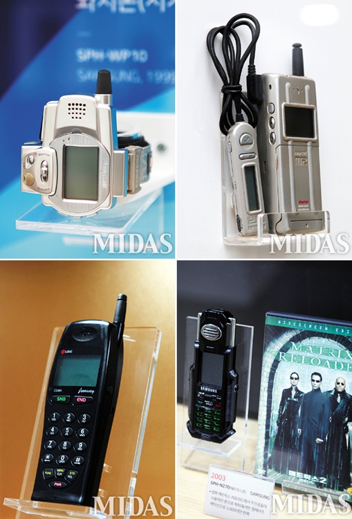 왼쪽 위부터 시계방향으로. 세계 최초의 손목시계형 휴대폰 삼성 ‘SPH-WP10’. 세계 첫 MP3 휴대폰 삼성 ‘SPH-M2500’. 2세대 CDMA를 지원하는 최초의 휴대폰 LG ‘LDP-200’. 영화 ‘매트릭스’에 나온 ‘SPH-N270’. 김영대 기자
