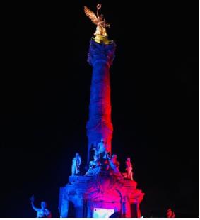 멕시코 멕시코시티 소칼로광장 천사의 탑이 3월 1일 태극문양 조명으로 장식된 모습 [서울시 제공]