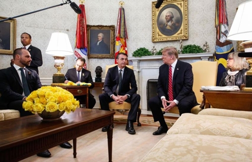 트럼프 대통령(오른쪽)과 보우소나루 대통령이 19일(현지시간) 백악관에서 정상회담을 하고 있다. [국영 뉴스통신 아젠시아 브라질]