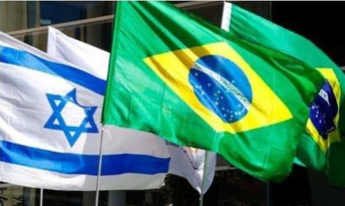 이스라엘 주재 브라질 대사관 앞에 걸린 양국 국기 [브라질 일간 에스타두 지 상파울루]