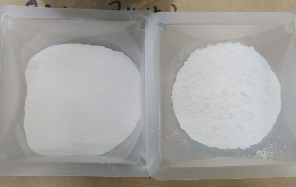 플라스마 기술을 적용해 입자가 고운 이트륨 옥사이드(왼쪽)와 일반 제품