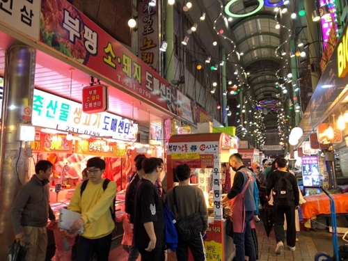  부산 부평깡통야시장 개점 6년…상생 모델 우뚝