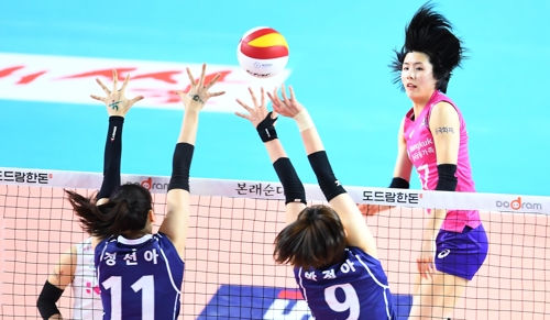 이재영, 박정아에게 판정승…흥국생명 2연승 질주