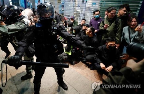 대규모 검거 작전에 나선 홍콩 경찰