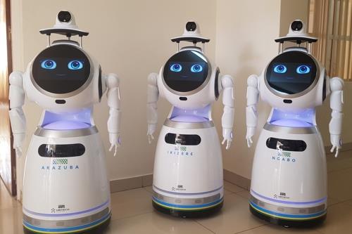 르완다 키갈리의 코로나19 치료시설에 배치된 로봇들. 벨기에 회사가 만들었다.