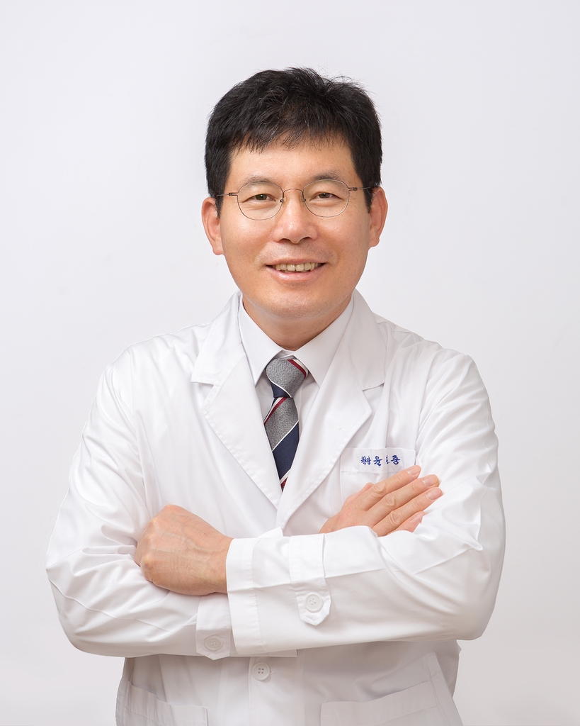밝은안과21병원 윤길중 대표원장