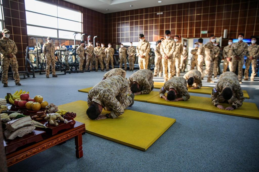 합동 차례를 지내는 UAE 아크부대 장병들