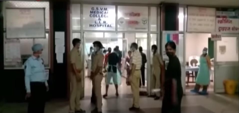 인도 북부 우타르프라데시주 교통사고 관련 부상자들이 실려 온 병원 모습. [지TV 영상 캡처. 재판매 및 DB 금지]