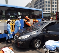 인천서 시내버스-승용차 충돌…승객 등 5명 부상