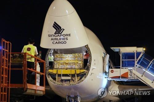 싱가포르에 도착한 화이자-바이오엔테크 백신 1차분. 2020.12.21