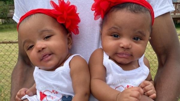 미국 미시간주 주택 화재에서 살아남은 레이 루카스와 쌍둥이 딸