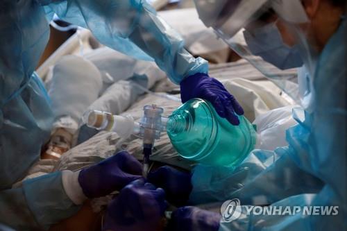 플로리다주 병원 중환자실에 입원한 코로나19 환자