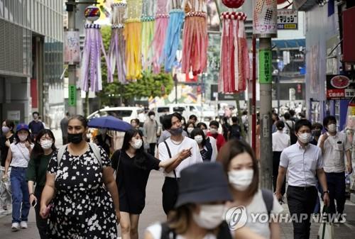 (도쿄 EPA=연합뉴스) 도쿄 시부야 거리가 지난 10일 마스크 쓴 행인으로 붐비고 있다. sungok@yna.co.kr
