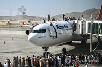 [사진 톡톡] 탈레반 점령 일주일…아비규환의 카불공항