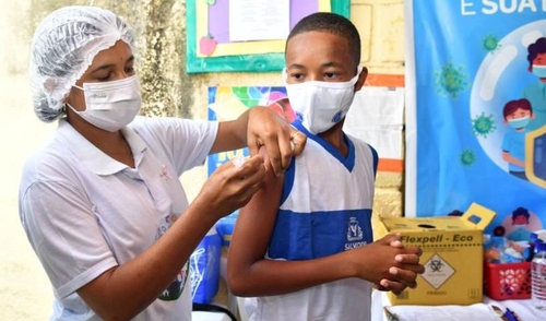 브라질 북동부 사우바도르시 공립학교 백신 접종