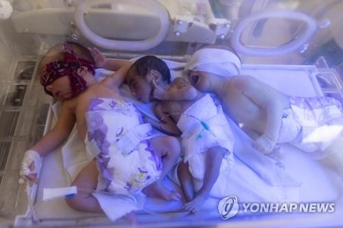 인큐베이터 하나에 아기 3명…'의료 붕괴' 아프간의 비극
