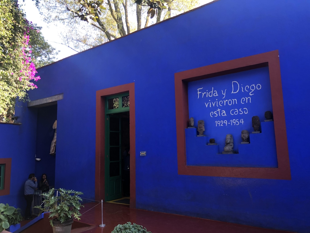 멕시코시티의 프리다 칼로 박물관 '카사 아술'