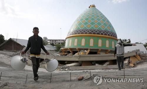 2018년 지진으로 붕괴된 인니 모스크에서 수거한 스피커