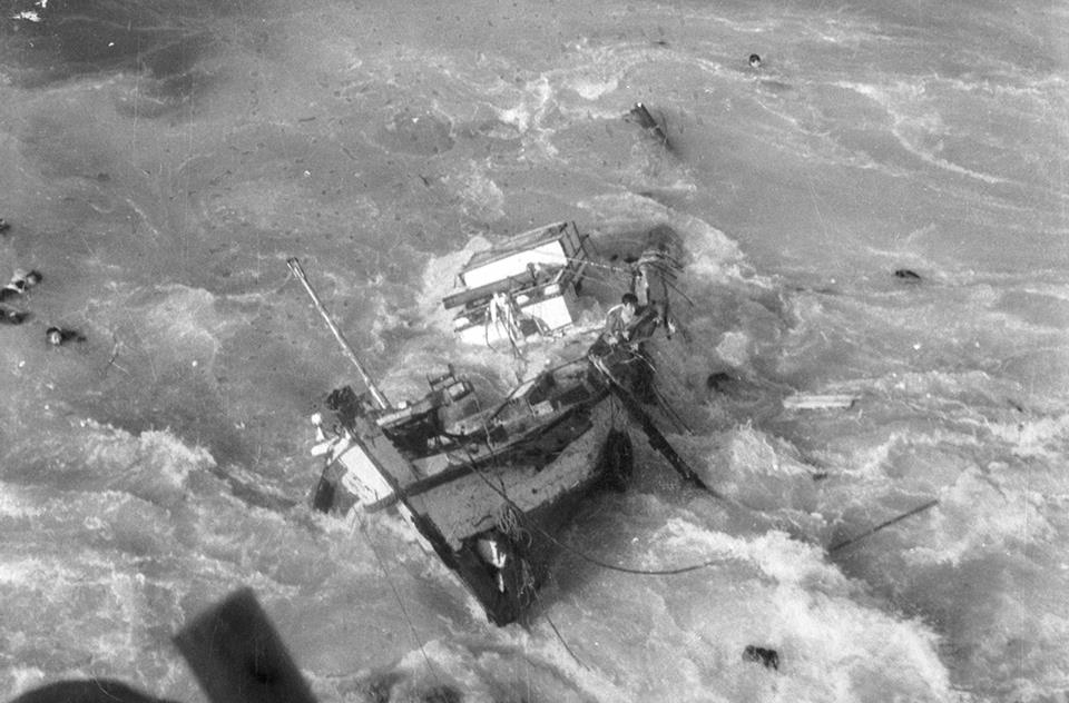 1976년 울릉 앞바다서 침몰된 만덕호 기록사진