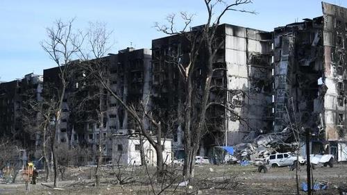 폭격으로 부서진 마리우폴의 아파트들