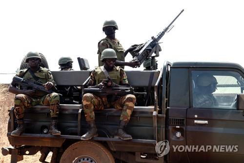 지난 2020년 2월 북부 지역을 순찰하는 토고 군인들