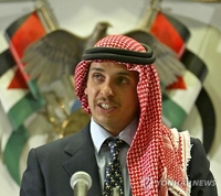 요르단 국왕, 이복동생 가택연금 공식화…