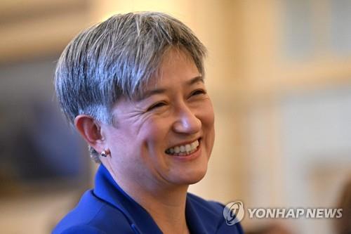 [이슈 In] 호주 첫 중국계·성소수자 외교장관 페니 웡에 쏠린 시선
