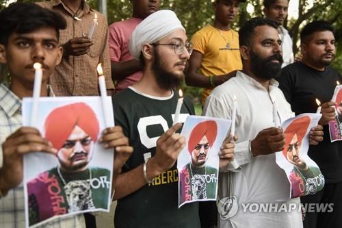 인도 유명 래퍼, 수십발 총격받고 사망…갱단 배후 자처
