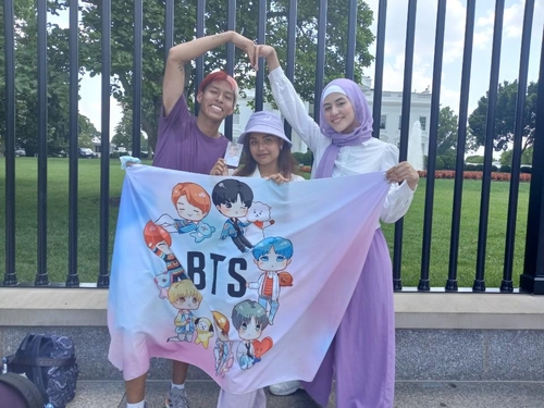BTS의 백악관 방문 응원하는 팬들