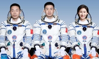 '우주정거장 건설' 중국 세 번째 유인 우주선 발사
