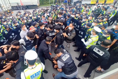 화물연대 파업 이틀째…광주서 업무방해 조합원 체포(종합)
