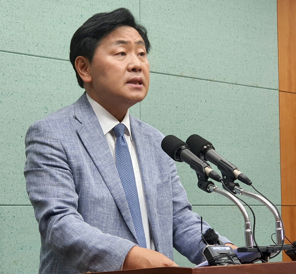 기자회견 하는 김관영 전북지사 당선인
