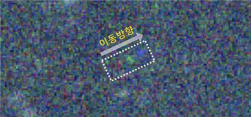 외계행성탐색시스템(KMTNet) 망원경으로 찍은 '2022 GV6' 관측 영상. RGB 합성을 위해 4분 노출로 촬영된 영상 30장이 사용됐다. 두 시간에 걸쳐 배경별 사이를 적-녹-청 순서로 느리게 이동하는 희미한 모습이 보인다. 2022.6.9 [한국천문연구원 제공. 재판매 및 DB 금지]