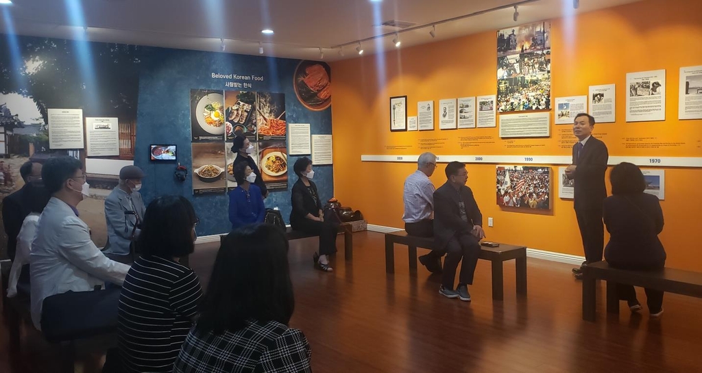 LA한국교육원, '미주 한인 이민사 전시관' 개관