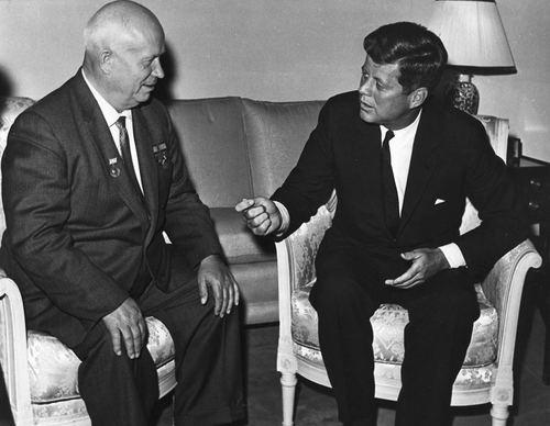 1961년 빈에서 만난 흐루쇼프(왼쪽)와 케네디