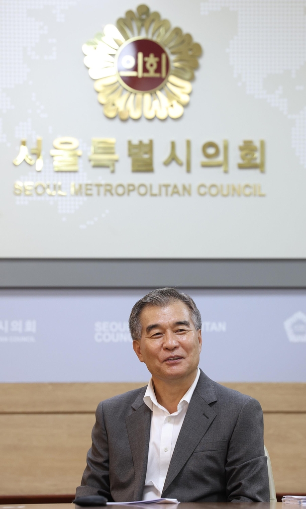 연합뉴스와 인터뷰하는 김현기 서울시의회 의장