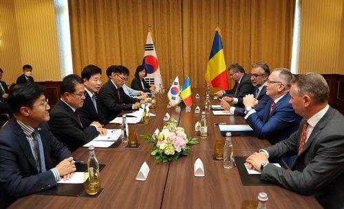 김진표 의장, 루마니아 각료들과 회담