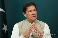 칸 파키스탄 전 총리, 대테러법 위반 입건…정치권 갈등 고조