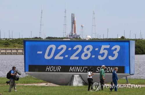 아르테미스Ⅰ 로켓 발사가 취소되자 멈춘 카운트다운 시계