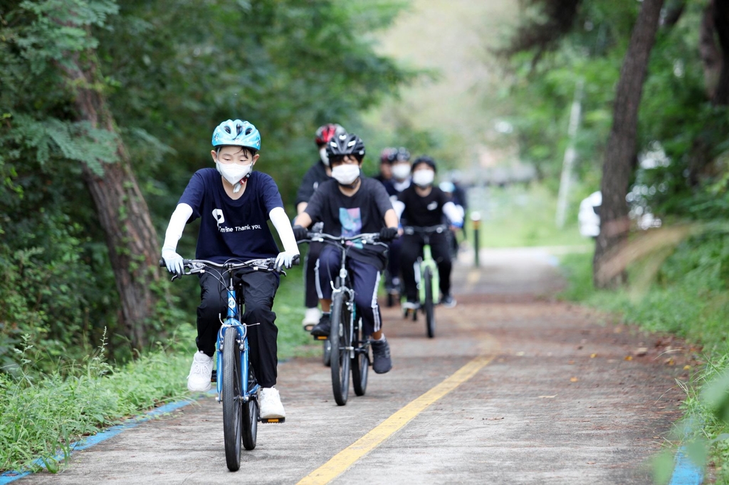 자전거 수학여행 떠나는 초등생들