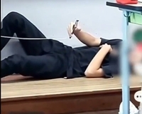 여교사 뒤에 누워서 스마트폰 든 중학생…경찰 "사진 없음"