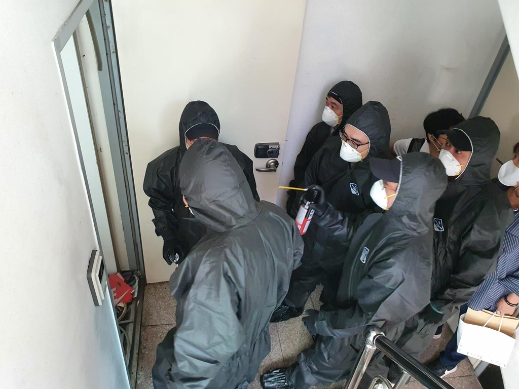 투입된 봉사자들